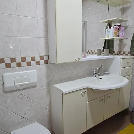 Daire Spacious & Calm In *