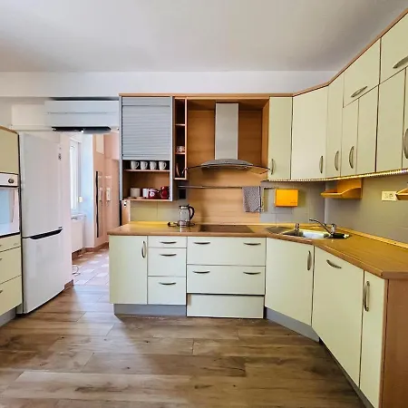 公寓 Spacious & Calm In 卢布尔雅那