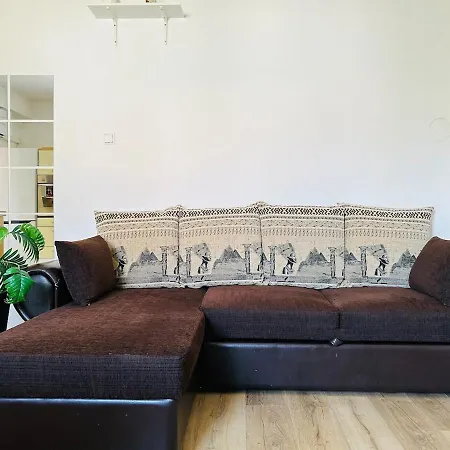 Daire Spacious & Calm In
